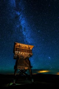 免费视频库好莱坞动作科幻大片封面，蓝色星空宇宙题材
